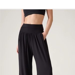 ATHLETA Studio Wife Leg Pant